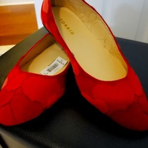 NWT Torrid Heart Suede Pointy Flats!!